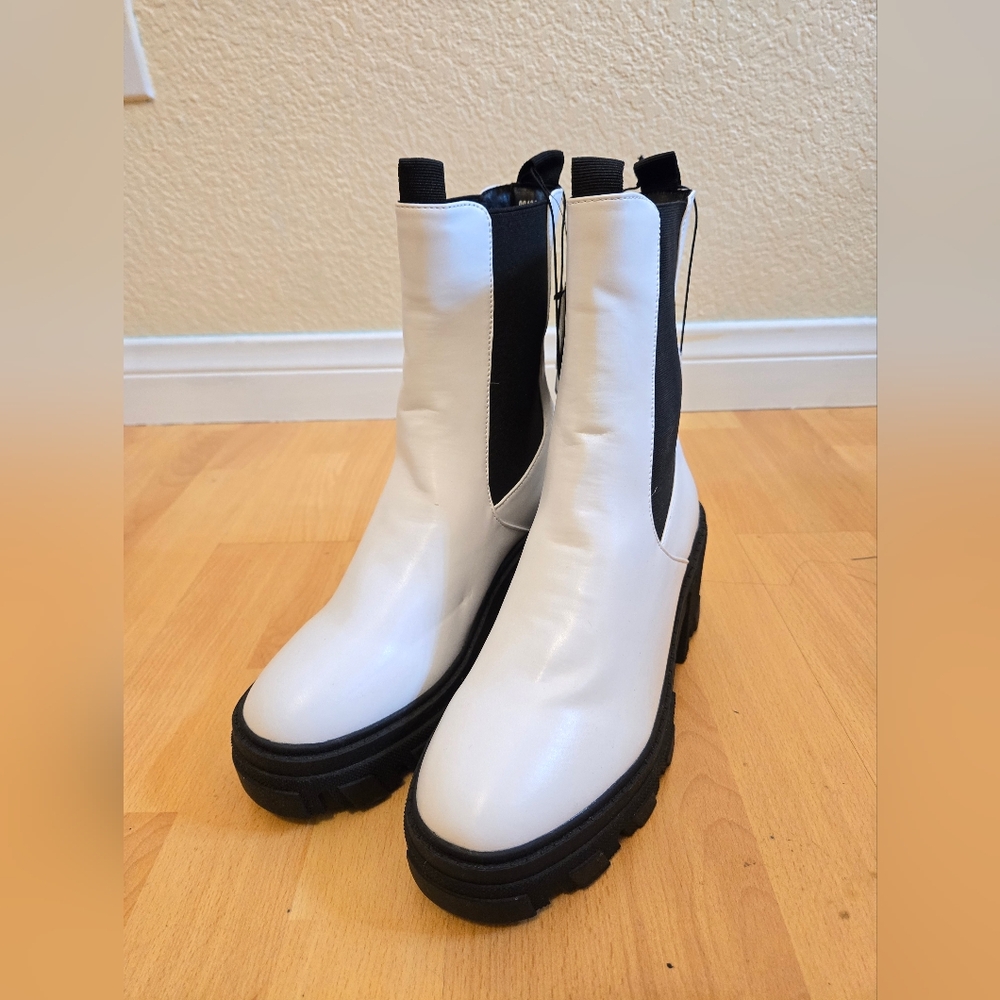 White chelsea ankle faux leather boots nwt